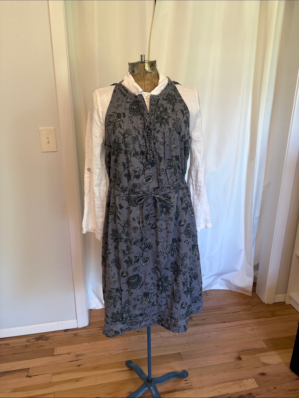 100% cotton gray and black floral dress elastic waist easy care medium pin tucks